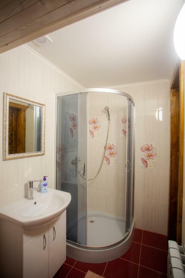 Сервус Guest Hotell Jaremtje Exteriör bild