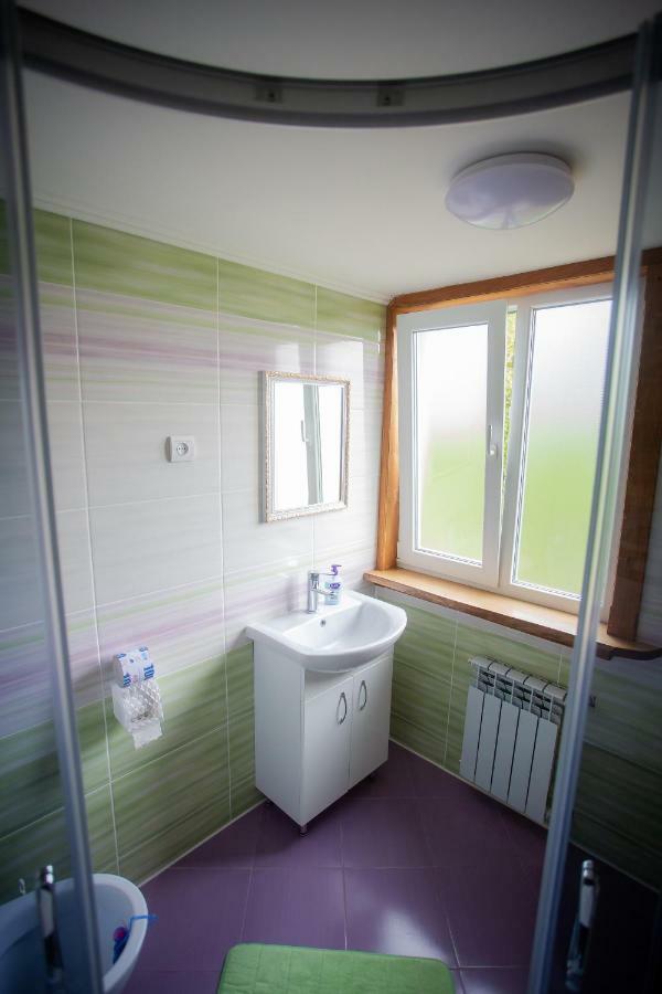 Сервус Guest Hotell Jaremtje Exteriör bild